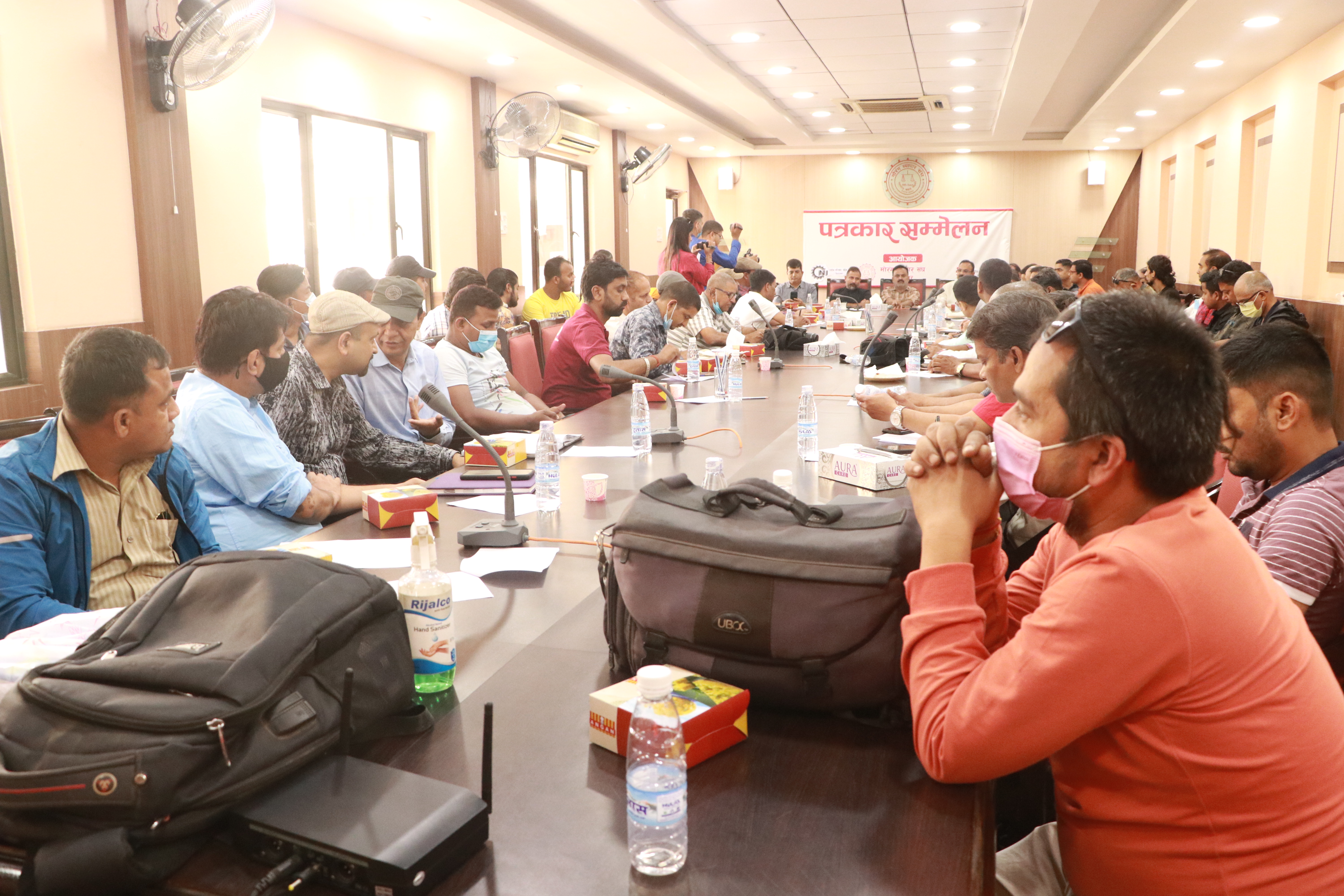 नियमित विद्युत आपूर्ती गर्न उद्योगीहरूको माग